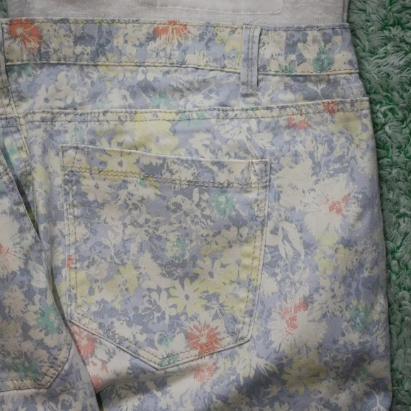 Roz & Ali Floral Ankle Jeans - Multicolor - Picture 4 of 6